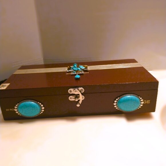 Suenos de Saundra Upcycled Collection, HERITAGE, Shoulder Strap, Cigar Box Purse - Picture 4 of 13